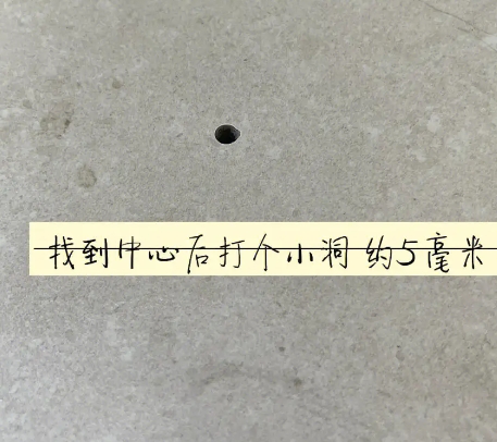 扎鲁特瓷砖空鼓维修公司专业解答在瓷砖铺贴过程中，如果砂料搅拌不均匀，将会带来以下问题
